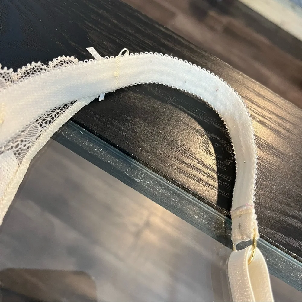 Amoena Aurelie Size 34D Wired Mastectomy Bra Lace & Gold Tone Detailing - Picture 11 of 15